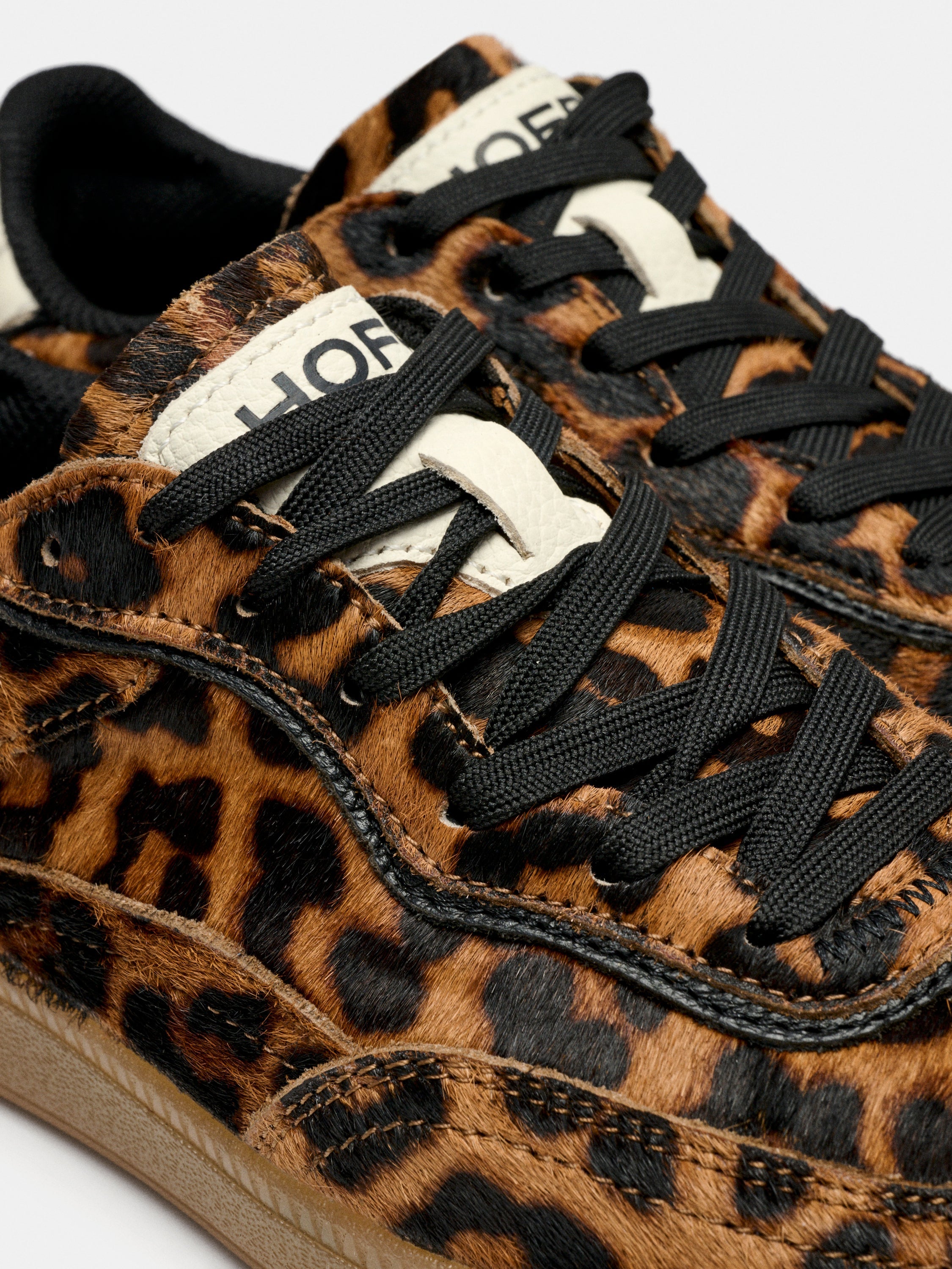 PARK LEOPARD WOMAN